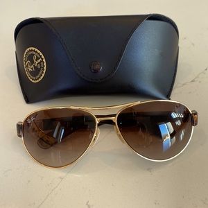 Good condition 

• Brand: Ray Ban
• Model: RB3509
• Style: Aviator
Made In:Italy